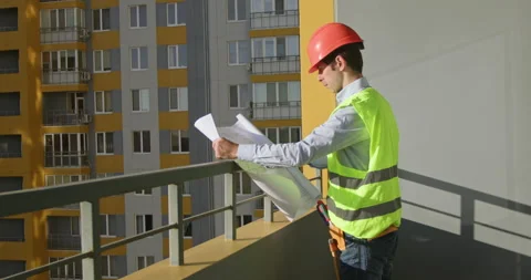 The worker on the railing of the balcony Video stock 229653554