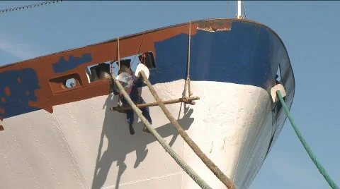 Worker repair the ship Video stock 460381