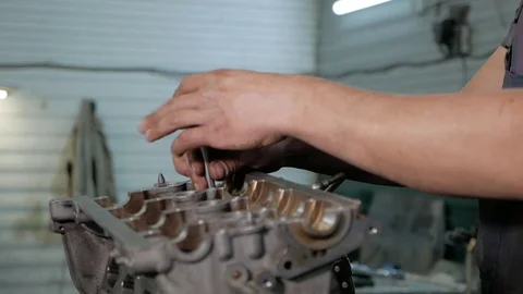 Worker repairing the engine to the service centre. Close up of technician 库存影片 121281116