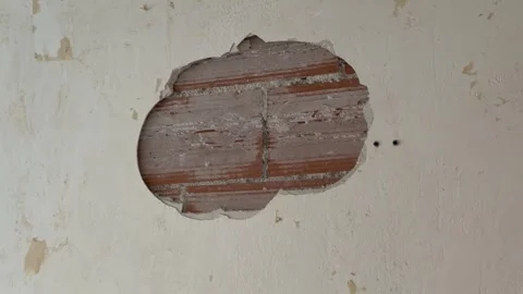 Worker repairs a brick wall with plaster Stockbeeldmateriaal 341362953
