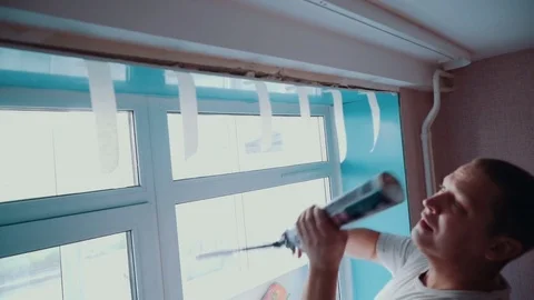 Worker repairs a window Stock Footage 81502205
