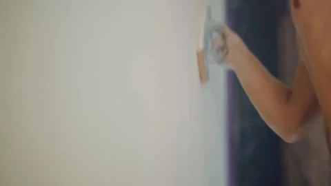 Worker sanding plaster wall with hand sanding float tool, home renovation Vídeo Stock 347277016
