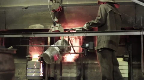 A worker set on fire the press forms of sand with liquid steel Stock Footage 62083608
