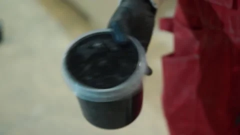 Worker shakes black paint Vídeo Stock 163423256