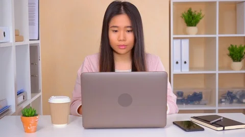Worker shows sign quiet in the office Stock Footage 112074228