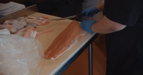 Worker Slicing Salmon In Slow Motion 스톡 동영상 105339414