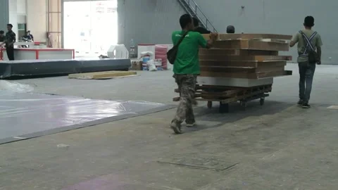The worker is still working as a booth contractor at a trade expo exhibition 스톡 동영상 285108969