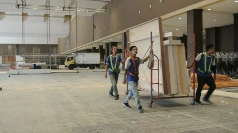 The worker is still working as a booth contractor at mining expo exhibition 스톡 동영상 285111073