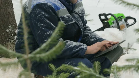 Worker with tablet computer working in winter forest Stock-Footage 87763111
