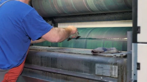 Worker takes off printing plates in press factory Video stock 121812372