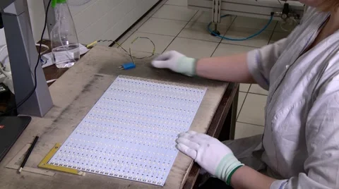 Worker testing a LED panel Видео 68501261