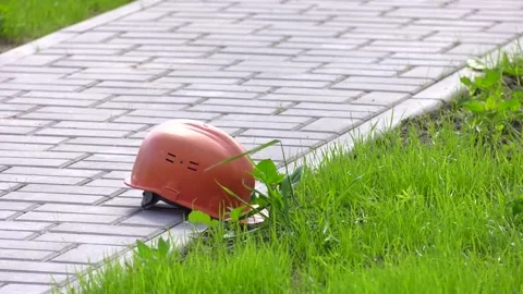 The worker threw a safety helmet on the footpath. Video stock 132283930