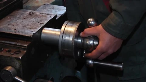 Worker - Turner rotates the lathe control knobs. 스톡 동영상 124576649