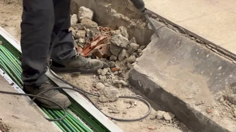 Worker use a hydraulic Hammer to brake concrete Video stock 314044173