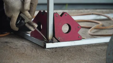The worker use oxyacetylene the making the thing for use Stock Footage 139093951