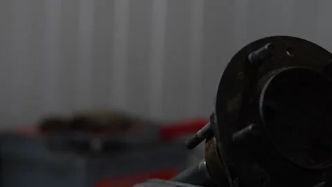 Worker uses electric angle grinder cutting machine on automotive hub Vídeo Stock 344230675