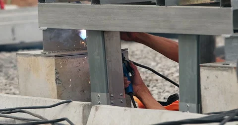 A worker uses electric welding Stockbeeldmateriaal 171682357