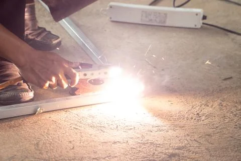 The worker uses oxyacetylene the making the thing for using it very hard to d Foto stock