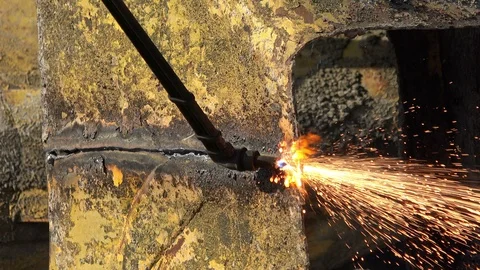 A worker uses a oxygen acetylene cutting torch to cut scrap, close up Stock Footage 104958684