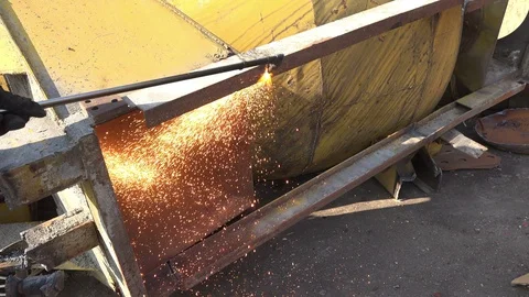 A worker uses a oxygen acetylene cutting torch to cut scrap, close up Stock Footage 105004628
