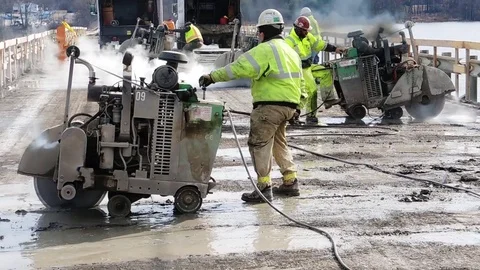 Worker uses torque tool to cut up road Vídeo Stock 73778299
