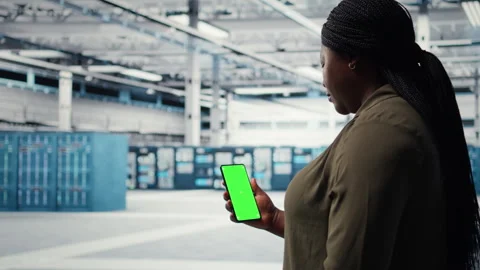 Worker using app on mockup phone to check server hub energy consumption Stock Footage 317201033
