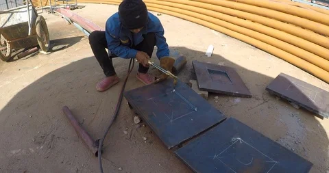 Worker using fire gas cutting steel plate Stock Footage 94926907