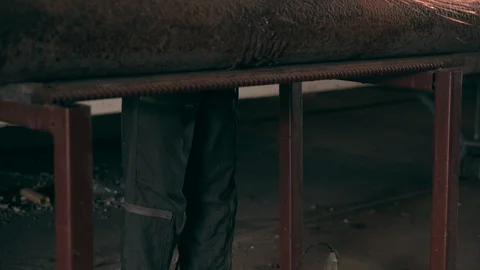 Worker using industrial grinder. 4K Stock Footage 86977809