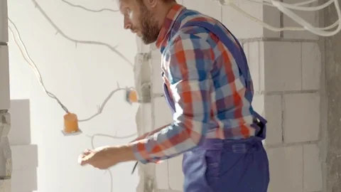 Worker using measure tape and working on the project, steadycam shot 스톡 동영상 76502093