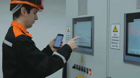 Worker using mobile phone in factory Stock Footage 85545131