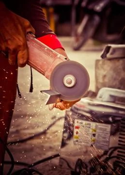Worker using a small grinder for cutting metal Stock-Fotos