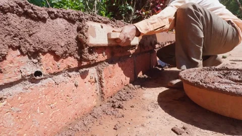 Worker using a trowel for construction wall plastering with fresh cement fo.. Video stock 264148938