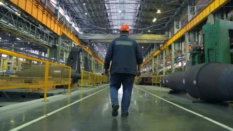 Worker walking along a walkway in a machine works Video stock 100333389