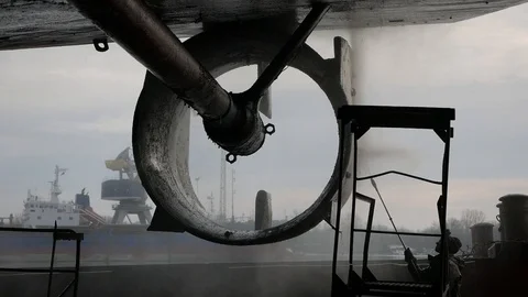 The worker washes the protection of the screw on the hull of the ship Stock-Footage 87505545