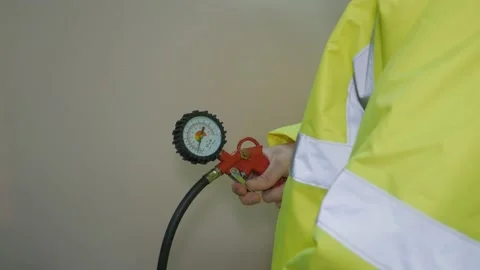 Worker Wearing Reflective Uniform Blowing Air 库存影片 220016761