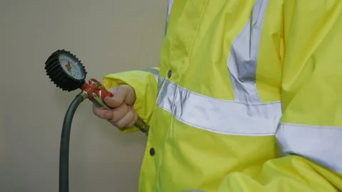 Worker Wearing Reflective Uniform Blowing Air 库存影片 220016768