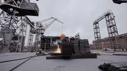 Worker welding in a factory Stock Footage 33905835