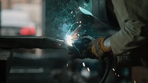 Worker Welding Metal with Sparks in Workshop Vídeos de archivo 343874194