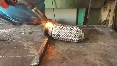 Worker welding the metal in a workshop Video stock 95041411