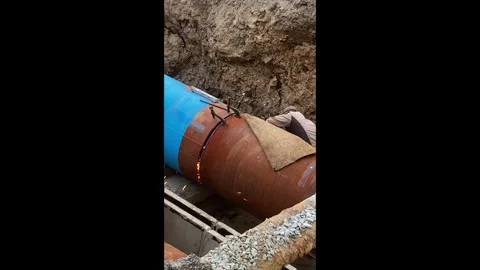 A worker is welding a pipe Stock Footage 304670286