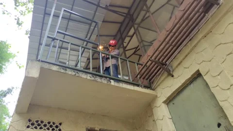 A worker is welding the steel fences 스톡 동영상 277336341