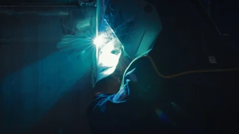 Worker Welding Steel 動画素材 127268674