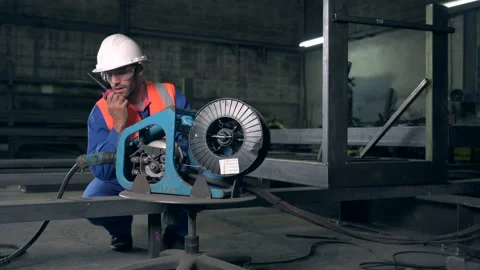 The worker is working in the factory 스톡 동영상 142010443