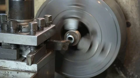 A worker working on a lathe Stock-Footage 95102939