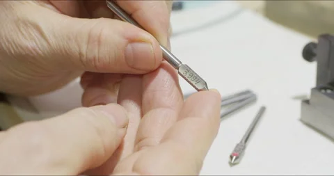 Worker works with precision measuring instruments at metalworking plant Vídeo Stock 171569062