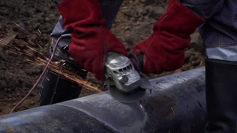 The worker works with the tool Video stock 83293609