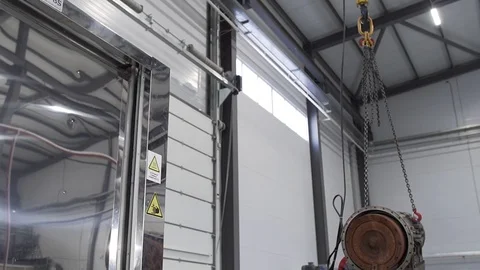 Worker woves heavy detail using the remote controller close up 库存影片 129639683