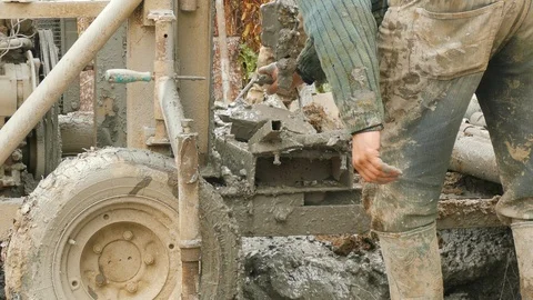 Workers adjust the operation of the drilling machine 스톡 동영상 123571876