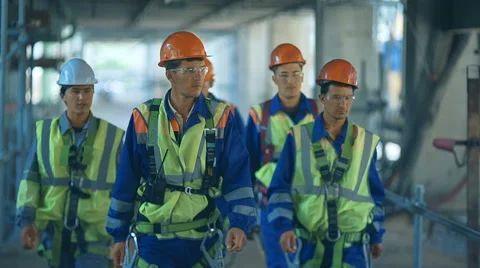 Workers and engineers, walking on industrial factory Video stock 67719200