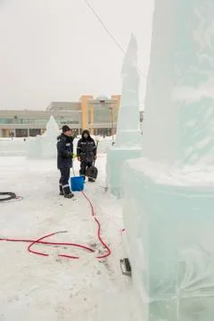 Workers are assembling a power cable for lighting Stock-Fotos